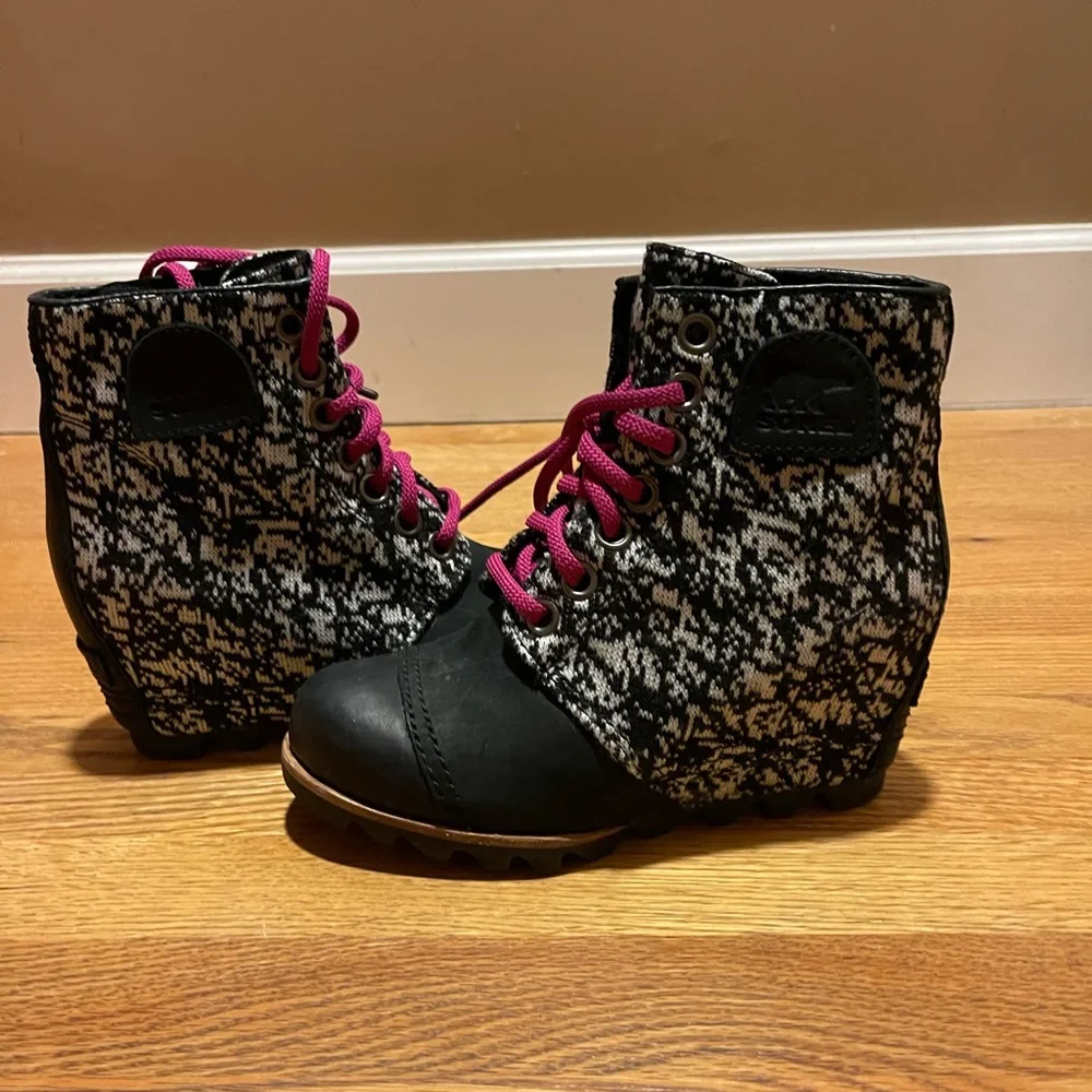 Wedge boot - Picture 1 of 5